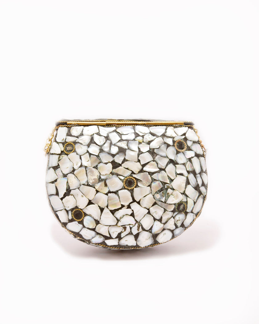 Minaudière Joya “Noor” — Latón y Mosaico de Nácar