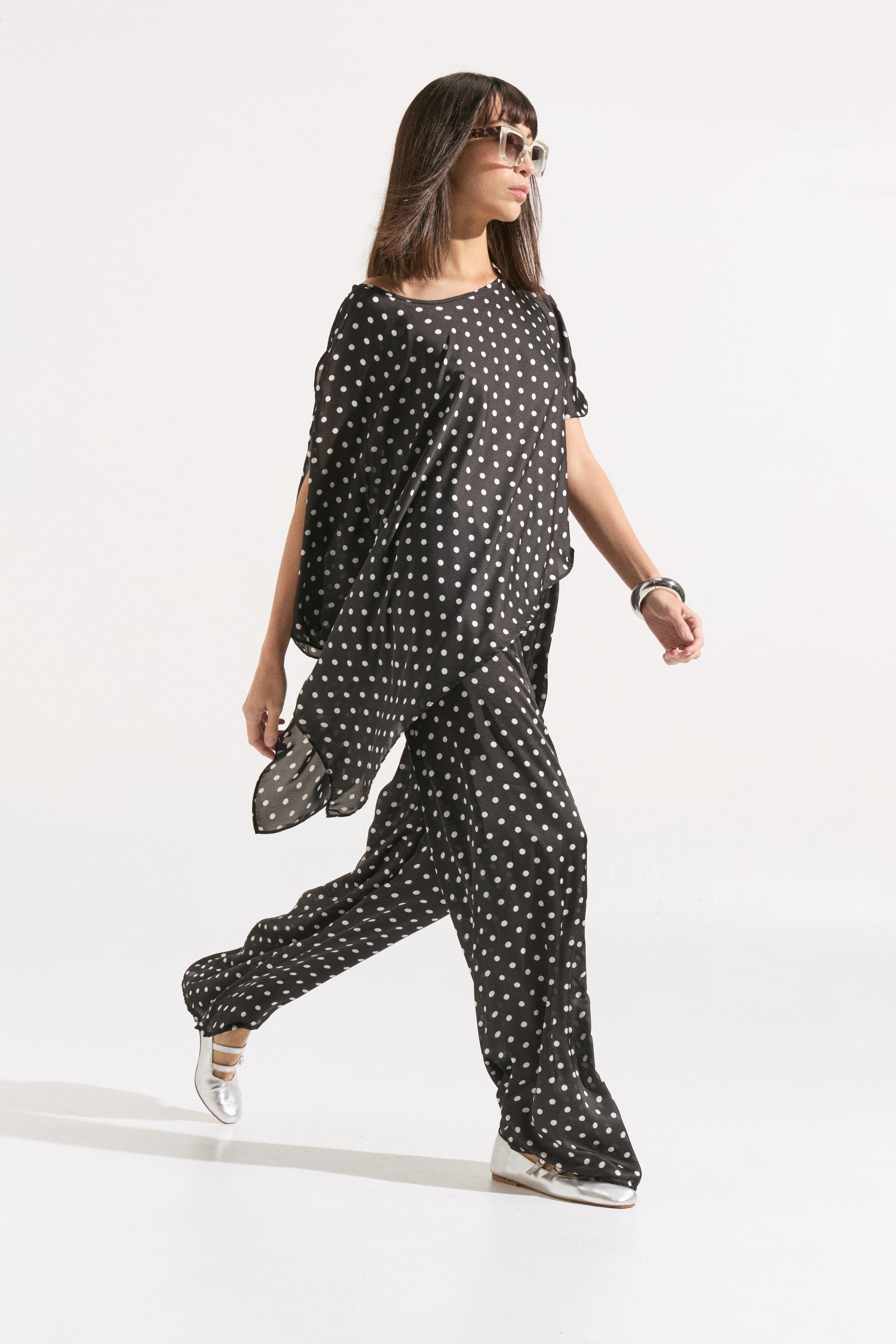 Conjunto de Seda Pura a Lunares Asimétricos - Top Kaftán y Pantalón