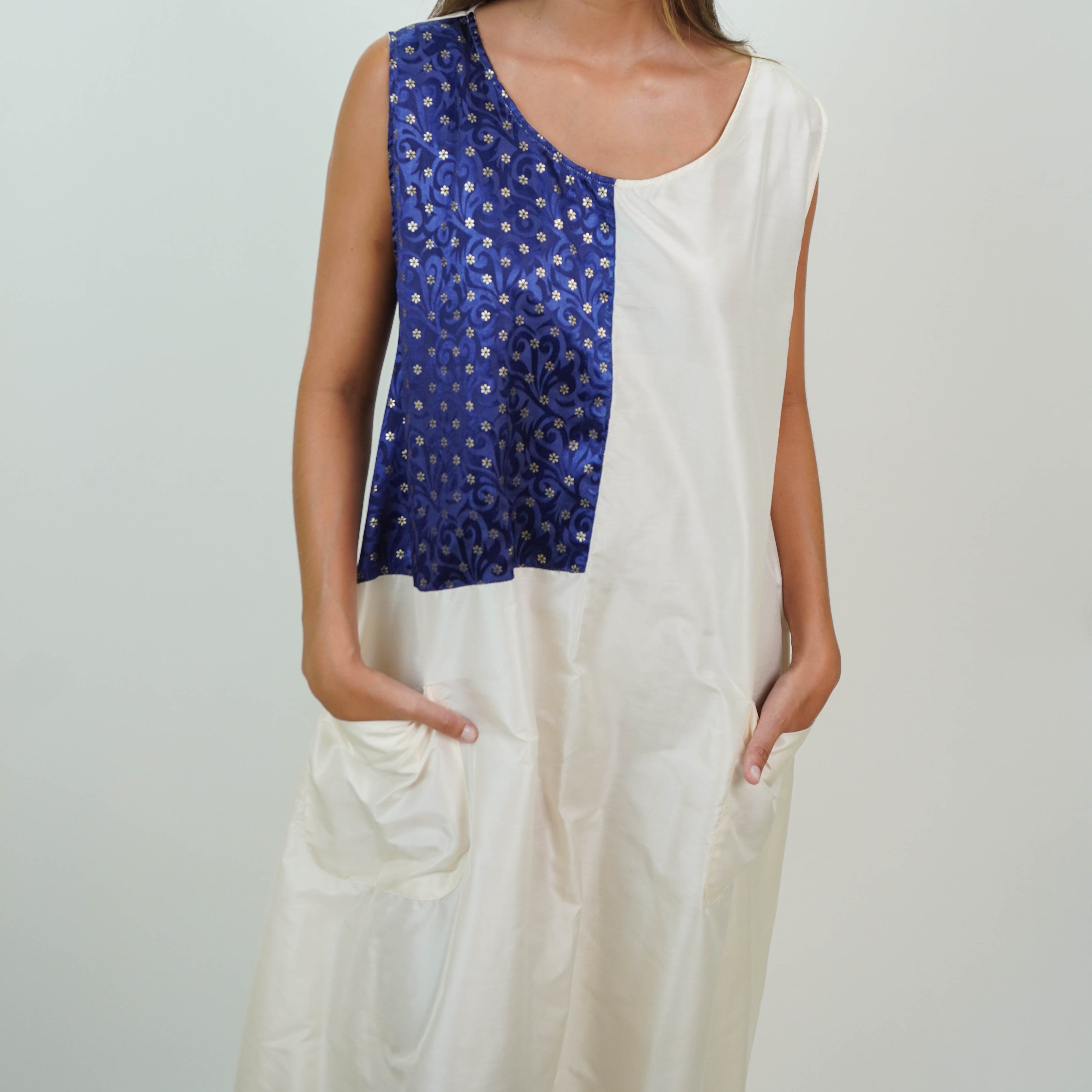 Vestido en Seda Natural con Recortes