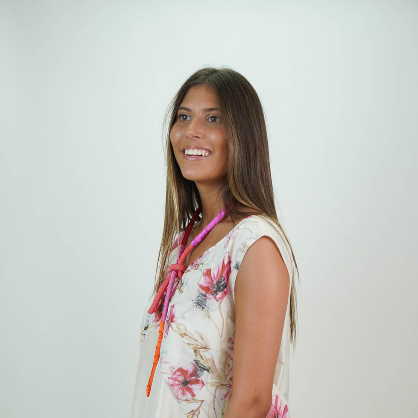 Vestido en Seda Natural con Recorte Estampado