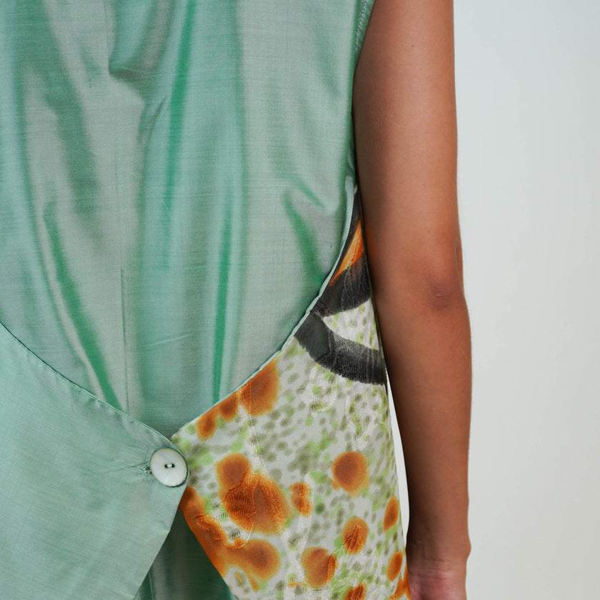 Vestido en Shantung de Seda con Recortes Estampados